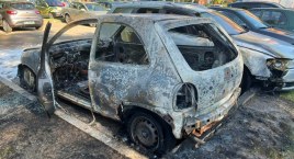 Nocny pożar w Łomży. Spłonął osobowy opel