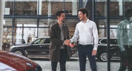 Praca w salonie samochodowym — jak dbać o relacje z &hellip;