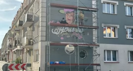 Nowo namalowany mural z Hanką Bielicką