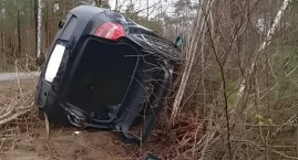 Wypadek w gminie Zbójna. Jedna osoba poszkodowana [FOTO]