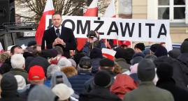 Tłumy na Starym Rynku w Łomży. Nawrocki: 