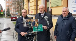 Konferencja trzech parlamentarzystów PIS przed biurem poselskim Alicji Łepkowskiej-Gołaś [LIVE]