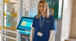 Asystenci Pacjenta w Szpitalu Wojewódzkim w Łomży. Pomagają zagubionym pacjentom w szpitalnym labiryncie [VIDEO i FOTO]