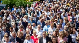 Radosna procesja Bożego Ciała zgromadziła wiernych wokół czterech ołtarzy [FOTO]