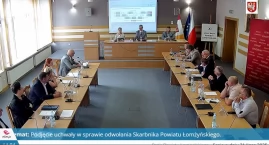 Zamieszanie na nadzwyczajnej sesji powiatu. Skarbnik straciła stanowisko