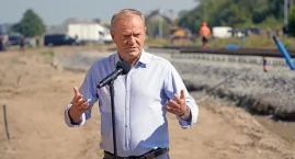 Donald Tusk w Łomży: inwestycje kolejowe przyspieszają [VIDEO i FOTO]