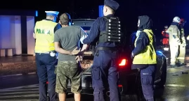 2,5 promila i zderzenie na drodze. Kierowca audi zatrzymany i zakuty z kajdanki [FOTO]