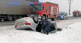 Wypadek na obwodnicy Konarzyc – jedna osoba w szpitalu [FOTO]