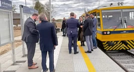 Minister z posłanką na drezynie sprawdzał tory. Do samej Łomży nie wjechał przez... intensywne prace [VIDEO i FOTO]