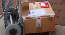 Znikające paczki przy ul. Niemcewicza w Łomży. Policjanci odzyskali zgubę