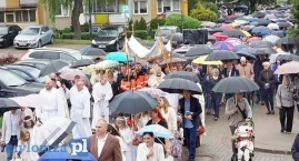 Deszcz nie ostudził wiary. Wierni z parafii Bożego C&hellip;