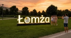 „Zasmakuj w Łomży”. Napis świetlny stanie w Parku Ja&hellip;