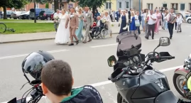 Ryczące maszyny i... orszak weselny pieszo. Niespodz&hellip;