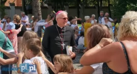 Biskup Łomżyński zaprasza dzieci, dziadków i opiekunów na spotkanie w ogrodach biskupich
