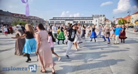 Kurpiowski i podlaski folklor w centrum Łomży. Za na&hellip;