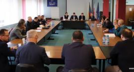Ważne informacje po spotkaniu prezydenta Łomży z członkami Miejskiego Zespołu Zarządzania Kryzysowego