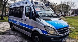 Tu policja! Funkcjonariusze emitują komunikaty ostrzegawcze przez megafony [VIDEO]