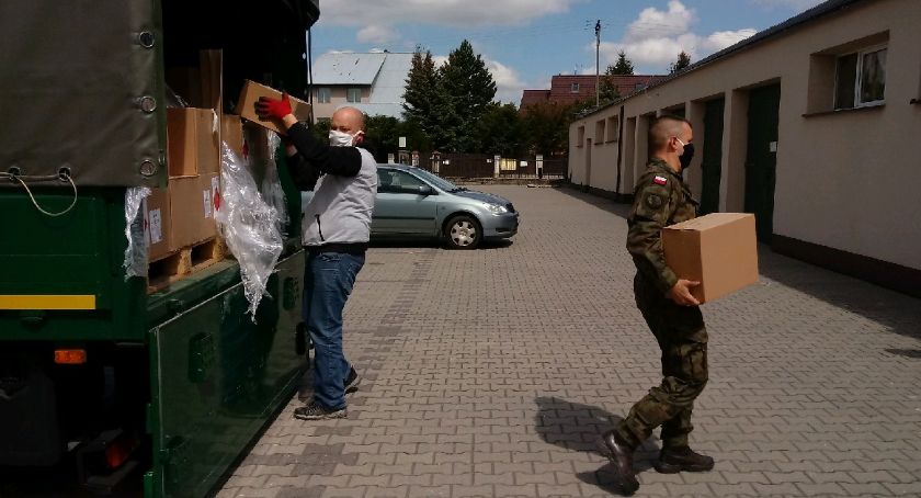 Starostwo Powiatowe dostarcza gminom płyn do dezynfekcji rąk i powierzchni