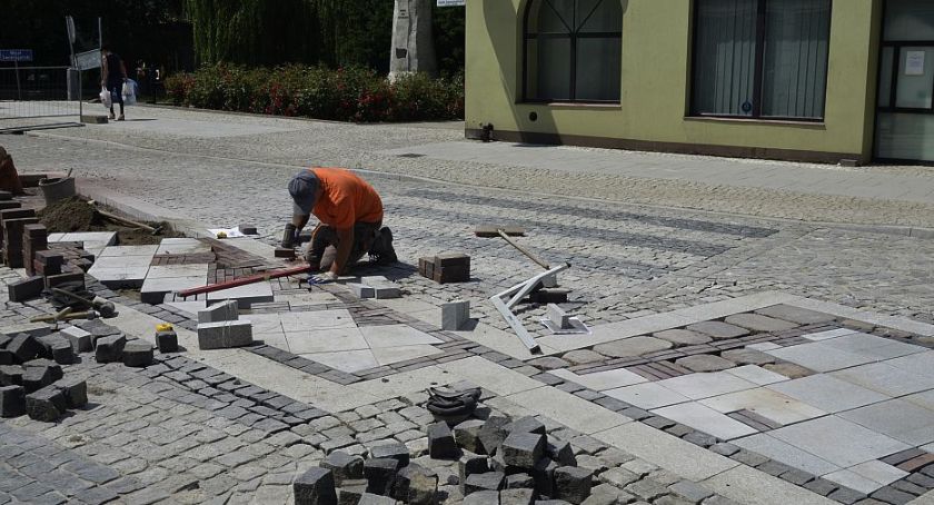 Na Świętojańskiej praca wre