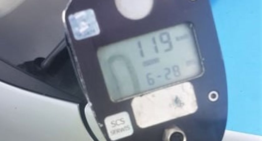 Jechał motocyklem bez uprawnień i rażąco przekroczył prędkość