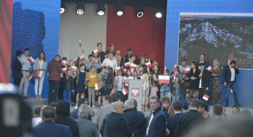 Trwa wieczór wyborczy Andrzeja Dudy w Pułtusku