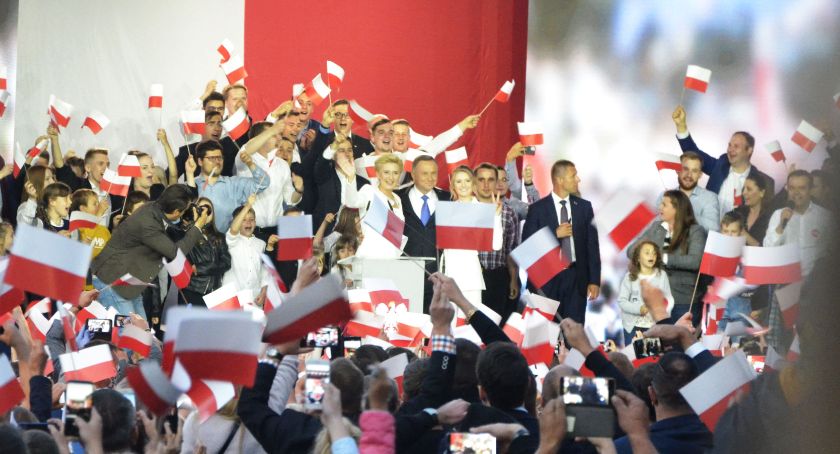 Andrzej Duda wygrywa w sondażu exit poll 