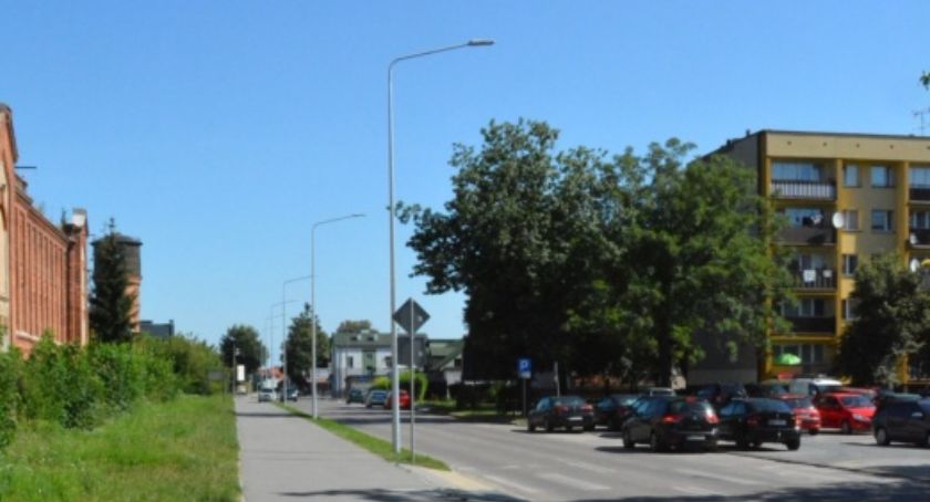 Montują nowe lampy na alei Tysiąclecia