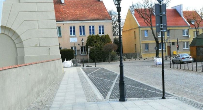 Parking tylko dla autobusów szkolnych!