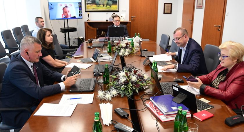 Radni Mazowsza przeciwni podziałowi województwa