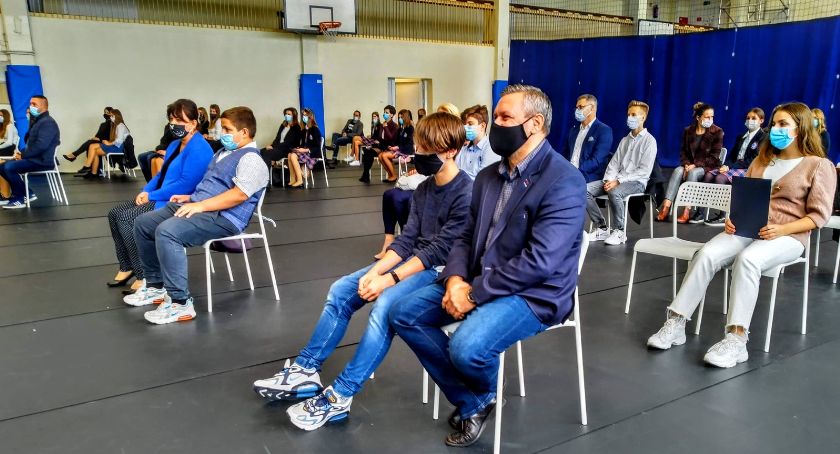 Wręczenie stypendiów burmistrza w PSP nr 4
