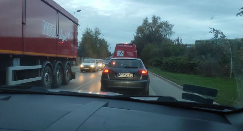 Co ze zniesieniem zakazu jazdy wałem na czas remontu?