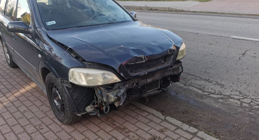 Wypadek w Obrytem – kierowca uderzył w słup energetyczny