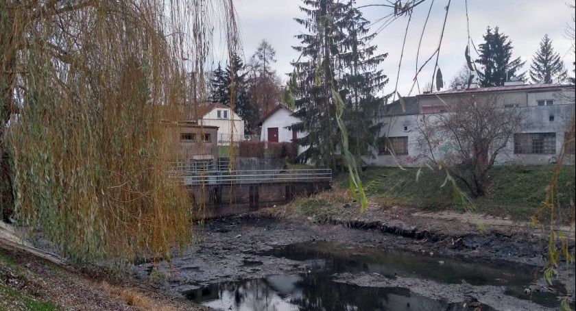 Praca przy naprawie śluzy wre