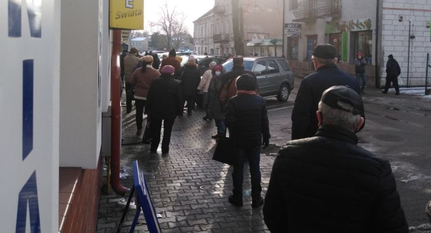 Kolejki i problemy z rejestracją na szczepienie