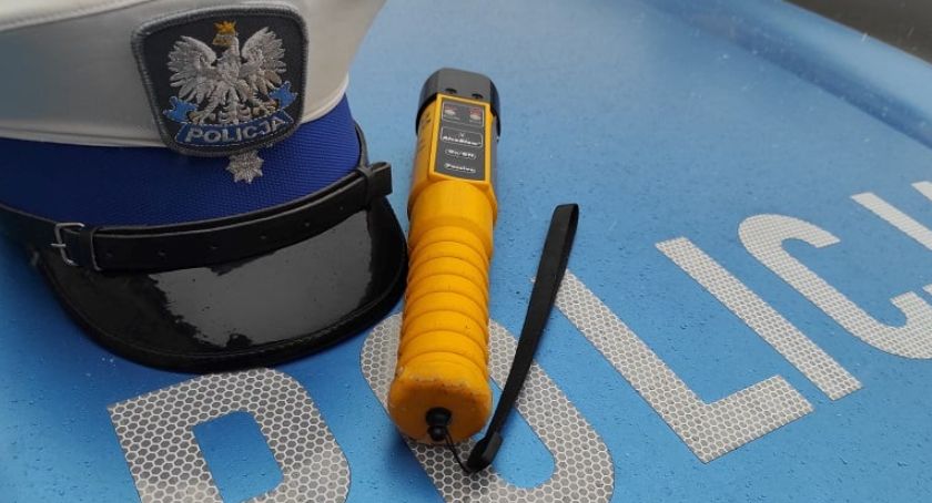 Jechał bez uprawnień i pod wpływem alkoholu