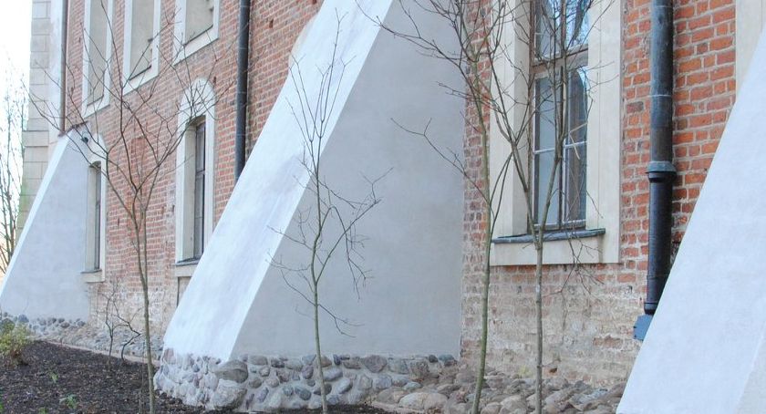 Remont stolarki okiennej i przypór w pułtuskim zamku