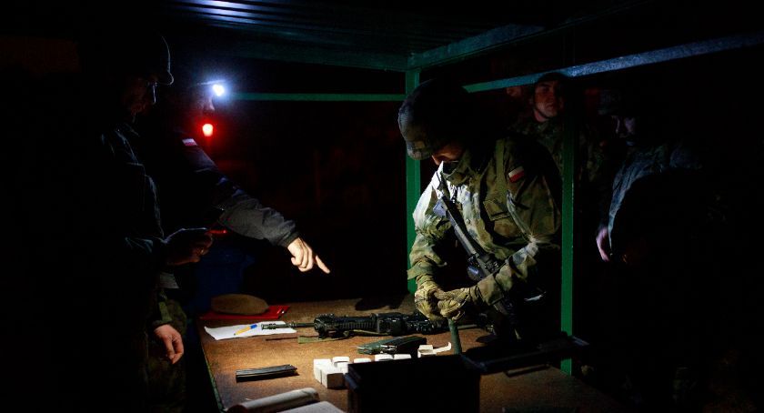 Są zaangażowani w walkę z covid, a jednocześnie szkolą się  na poligonach