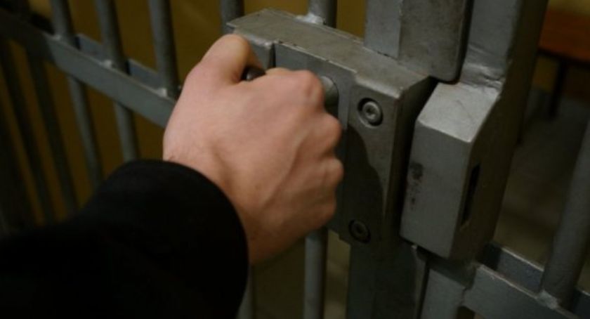 Podał fałszywe dane, posiadał marihuanę i amfetaminę