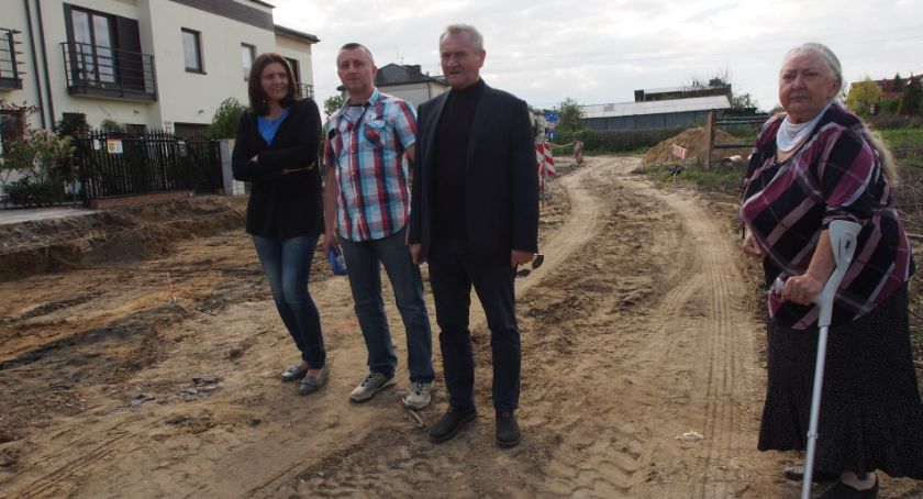 „Dlaczego buduje się nam drogę o parametrach prywatnej?” - mieszkańcy Ogrodowej chcą szerszej drogi