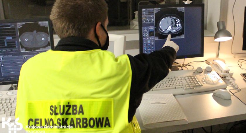 Heroina warta pół miliona na warszawskim lotnisku