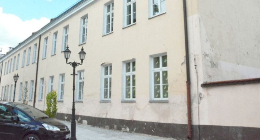 Stutysięczna dotacja na osuszenie ścian i remont elewacji budynku PSP nr 1