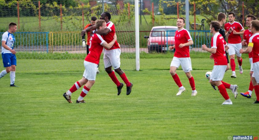Nadnarwianka Pułtusk pokonała MKS Przasnysz 2:1 Piłka nożna