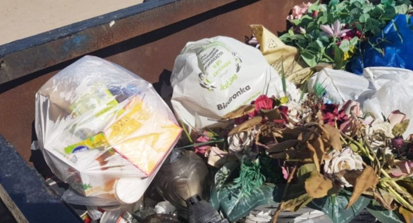 Będą kary za napełnianie cmentarnych śmietników niezgodnie z przeznaczeniem