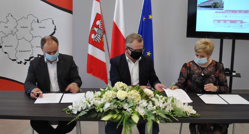 Umowa na remont dachu i elewacji budynku ZS im. Bolesława Prusa podpisana