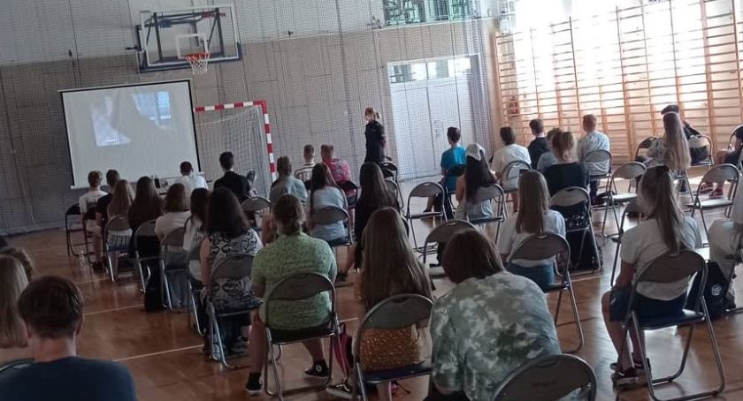 O cyberprzemocy i bezpieczeństwie podczas wakacji