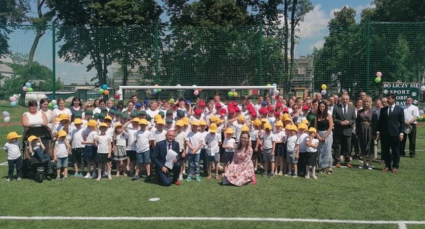 Szkoła w Błędostowie wreszcie ma boisko