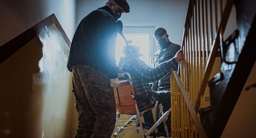 Infolinia wsparcia seniorów kończy swoją działalność