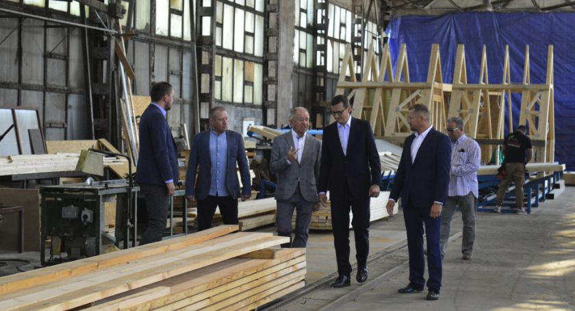 Konferencja prasowa w firmie HATEK z udziałem premiera Mateusza Morawieckiego - FOTORELACJA