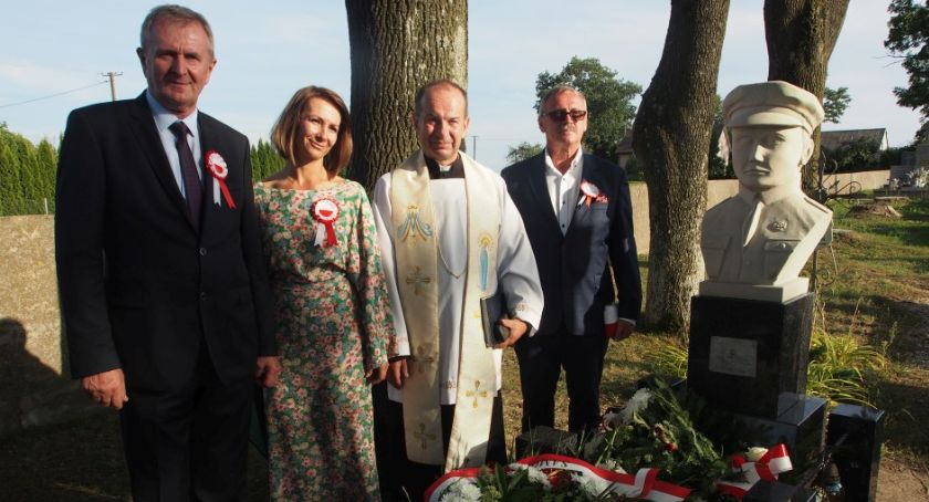 Odsłonięcie mogiły Bolesława Melecha w 101. rocznicę Bitwy Warszawskiej