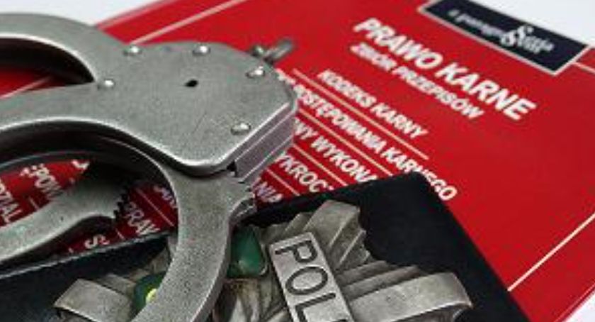 Agresywny mieszkaniec Nasielska znieważył policjantów